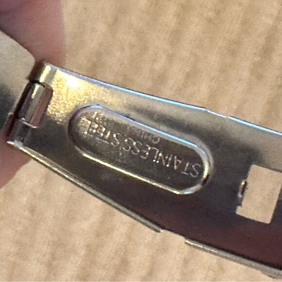 Black Stainless Steel Bling watch Needs Battery NWOT - Picture 8 of 11